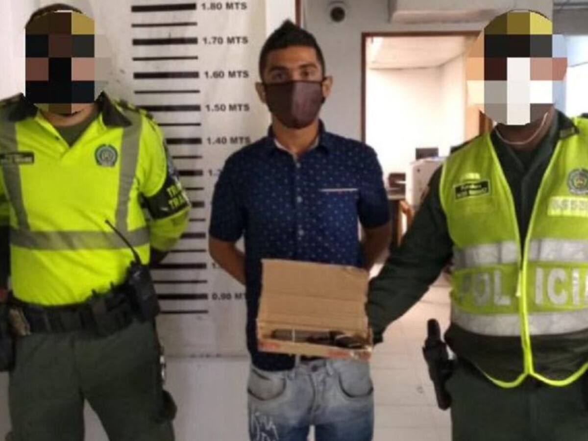 Sorprenden a hombre con arma en Transmetro