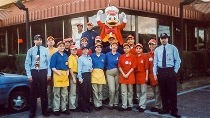 Alfredo Hoyos y el secreto del negocio de pollos fritos, con sentido social