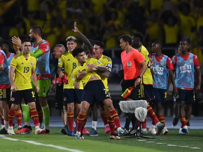Colombia&#039;s forward Luis Diaz (C) celebrates with teammates after scoring during the 2026 FIFA World Cup South American qualification football match between Colombia and Brazil at the Roberto Melendez Metropolitan Stadium in Barranquilla, Colombia, on November 16, 2023. (Photo by Juan BARRETO / AFP) (Photo by JUAN BARRETO/AFP via Getty Images)