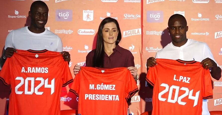 Adrián Ramos junto a Marcela Gómez y Luis Paz / América de Cali.