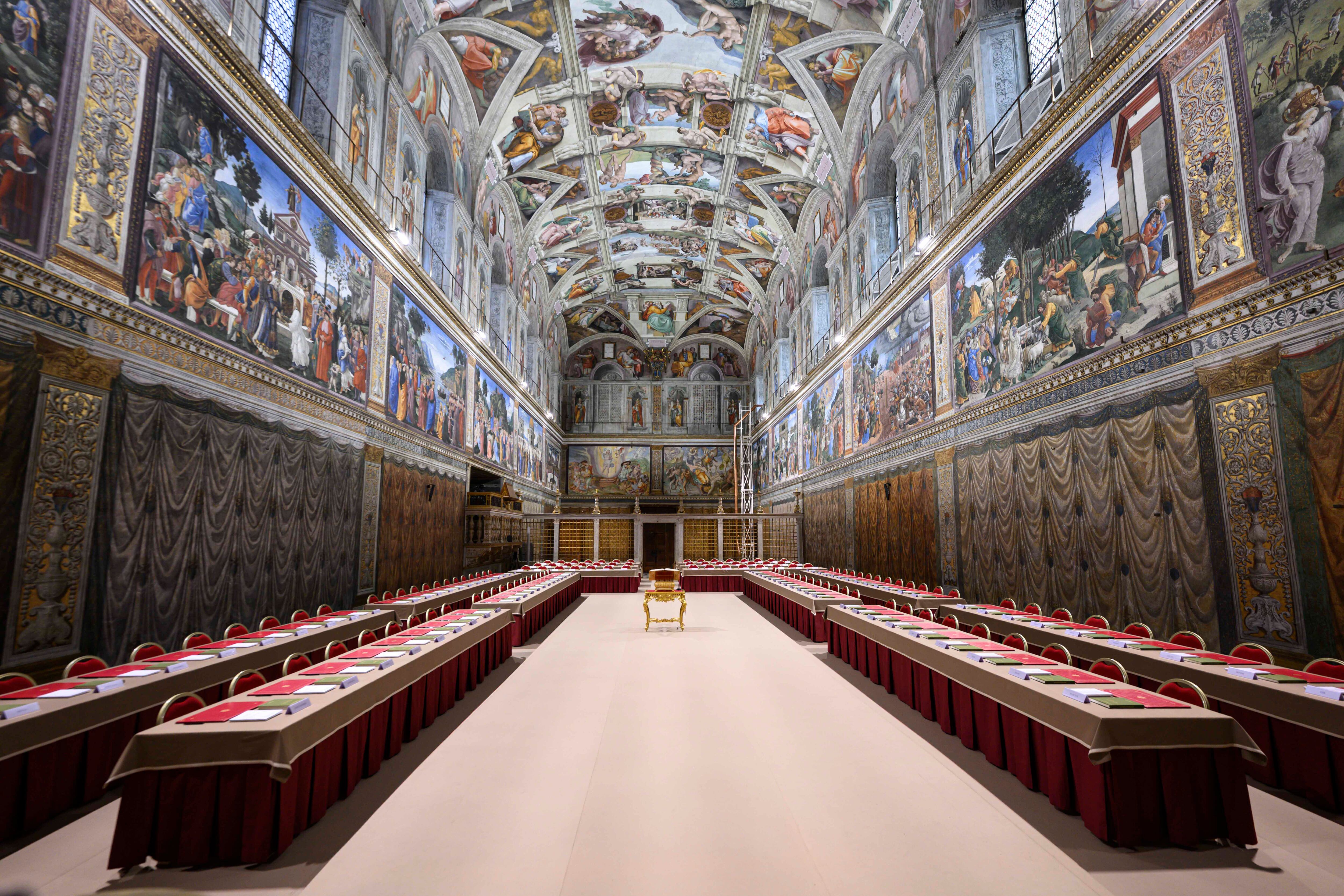 Vista de la Capilla Sixtina en vísperas del cónclave del 6 de mayo de 2025.  (Foto de Vatican Media vía Vatican Pool/Getty Images)