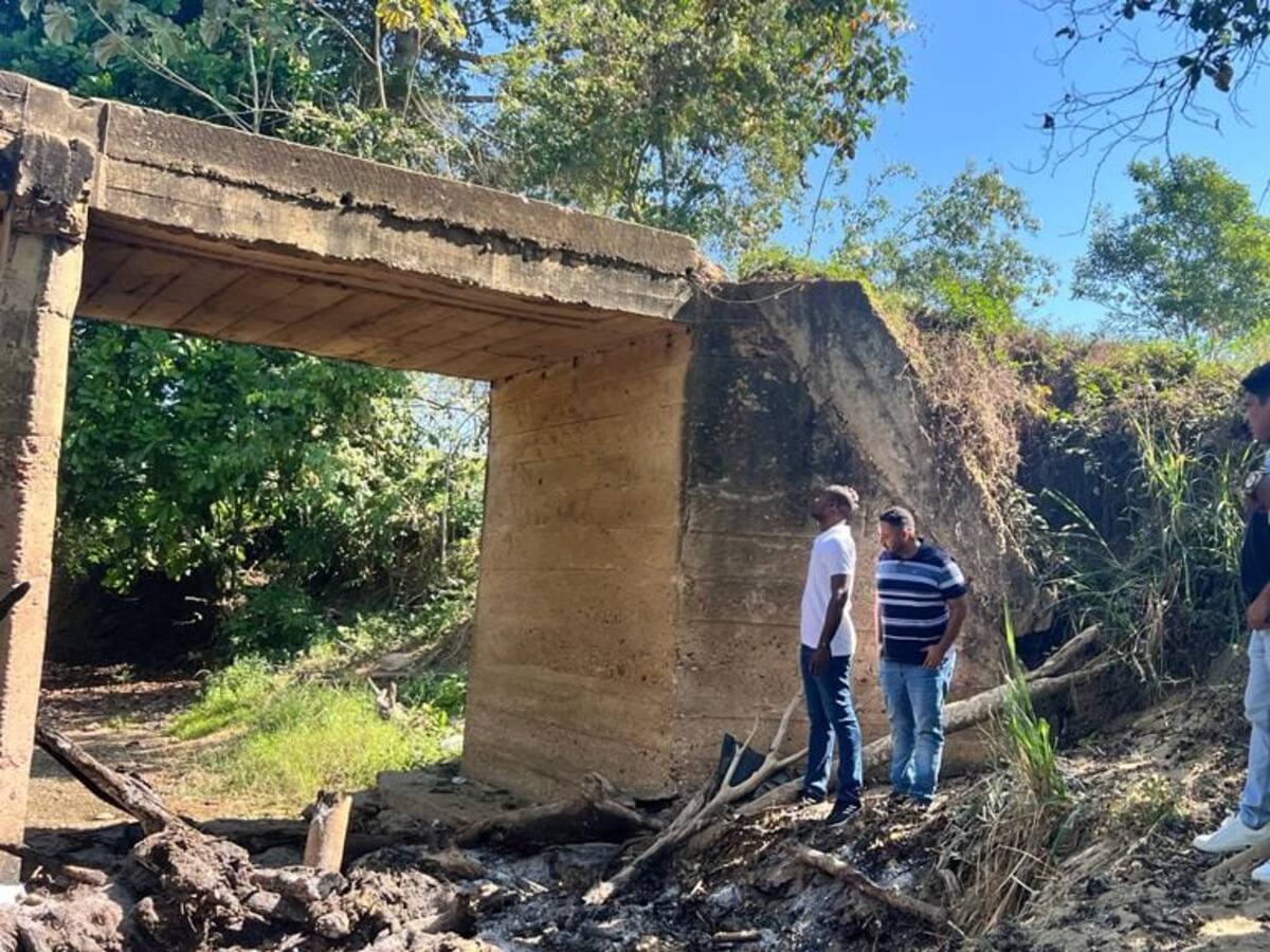 A punto de colapsar puente que conecta tres corregimientos en Bolívar tras fuerte aguacero