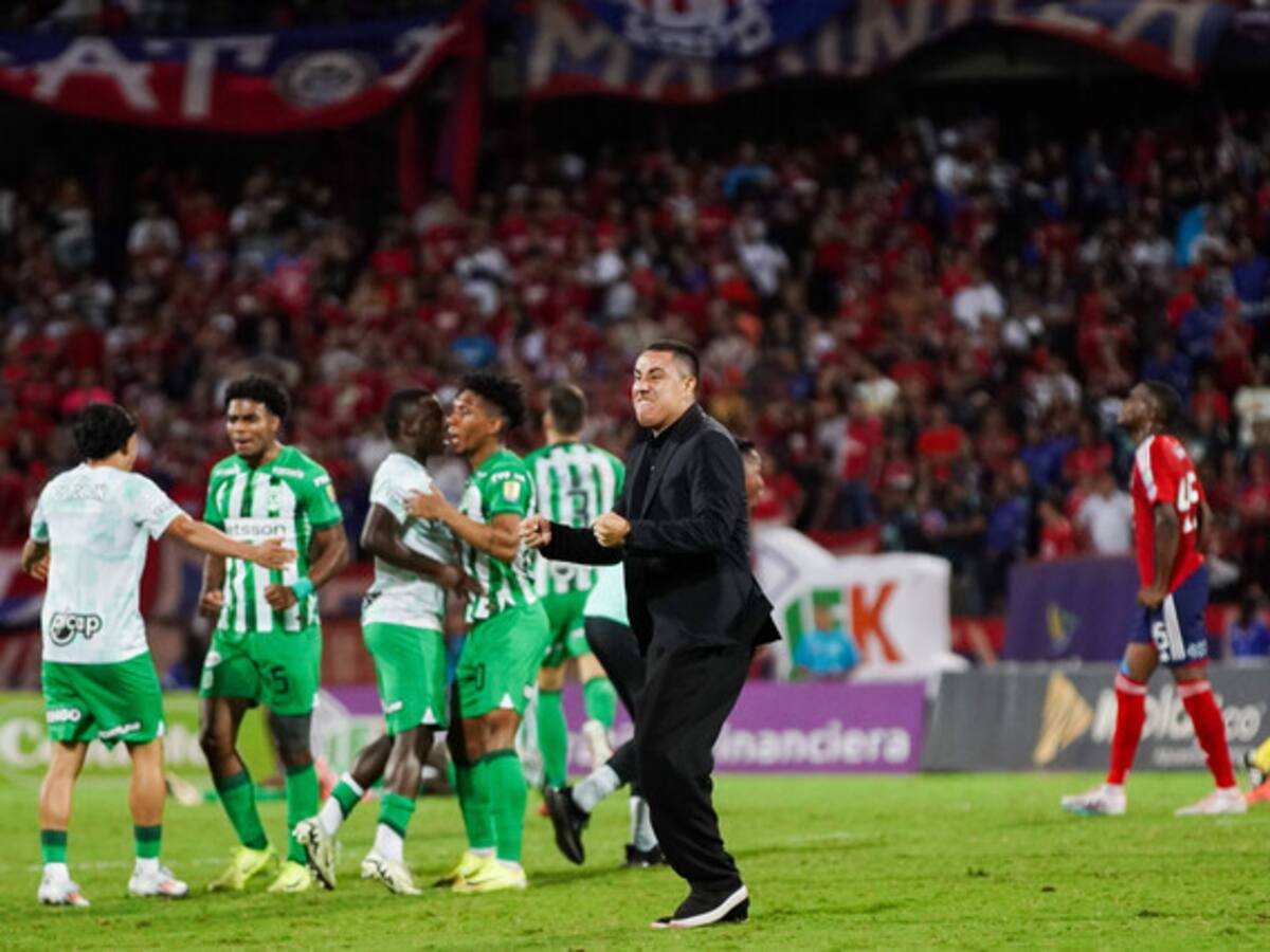 Alcaldía de Medellín revocó la sanción al técnico del Atlético Nacional, Efraín Juárez