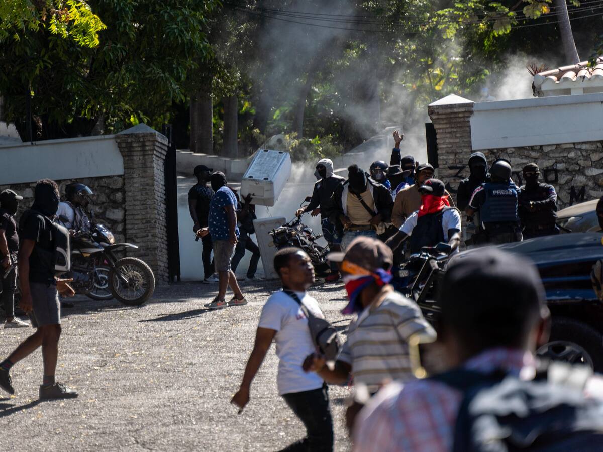 Policías atacan la residencia privada del primer ministro de Haití
