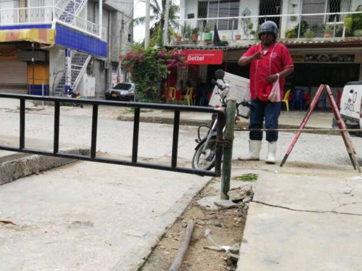 Comunidad instala nuevamente talanqueras en barrios de Cartagena por inseguridad