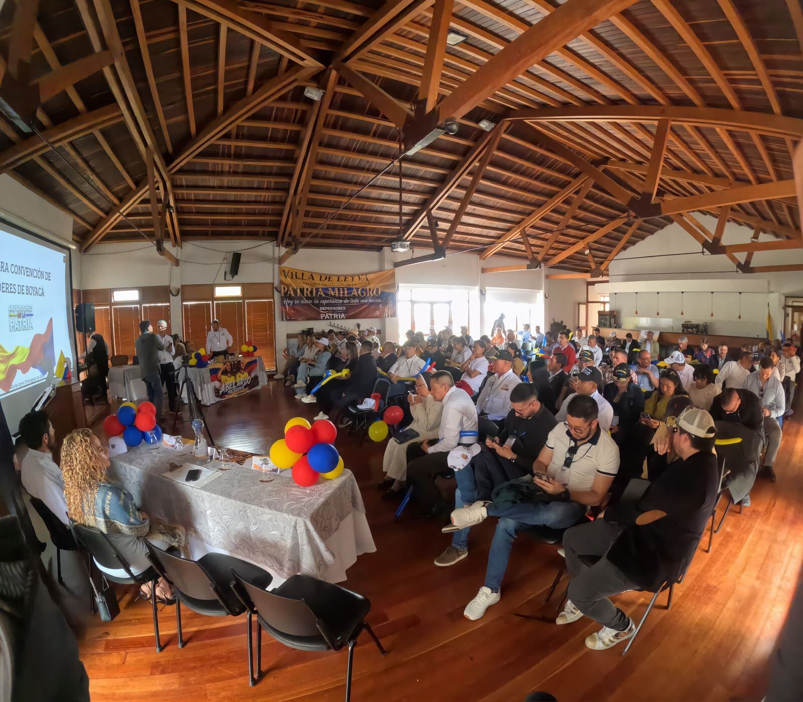 Líderes de los 123 municipios y 13 provincias participaron en Villa de Leyva en la Primera Convención de Dirigentes hacia la “Boyacá Milagro”, donde definieron una ruta de organización territorial y una iniciativa para apoyar la reconstrucción tras el terremoto.