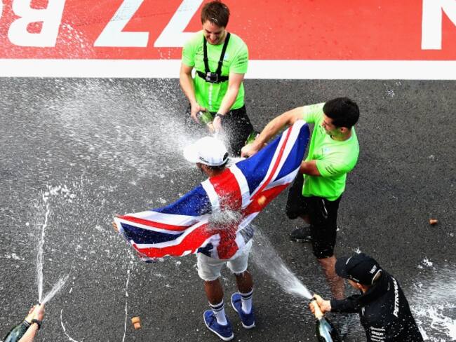 En imágenes: la celebración de Hamilton tras su cuarto título en F1