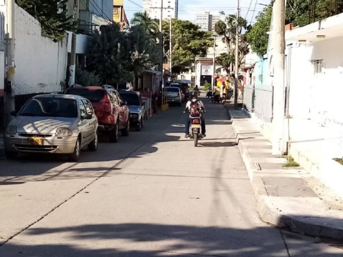 Quejas por mal parqueo en el barrio Lo Amador de Cartagena
