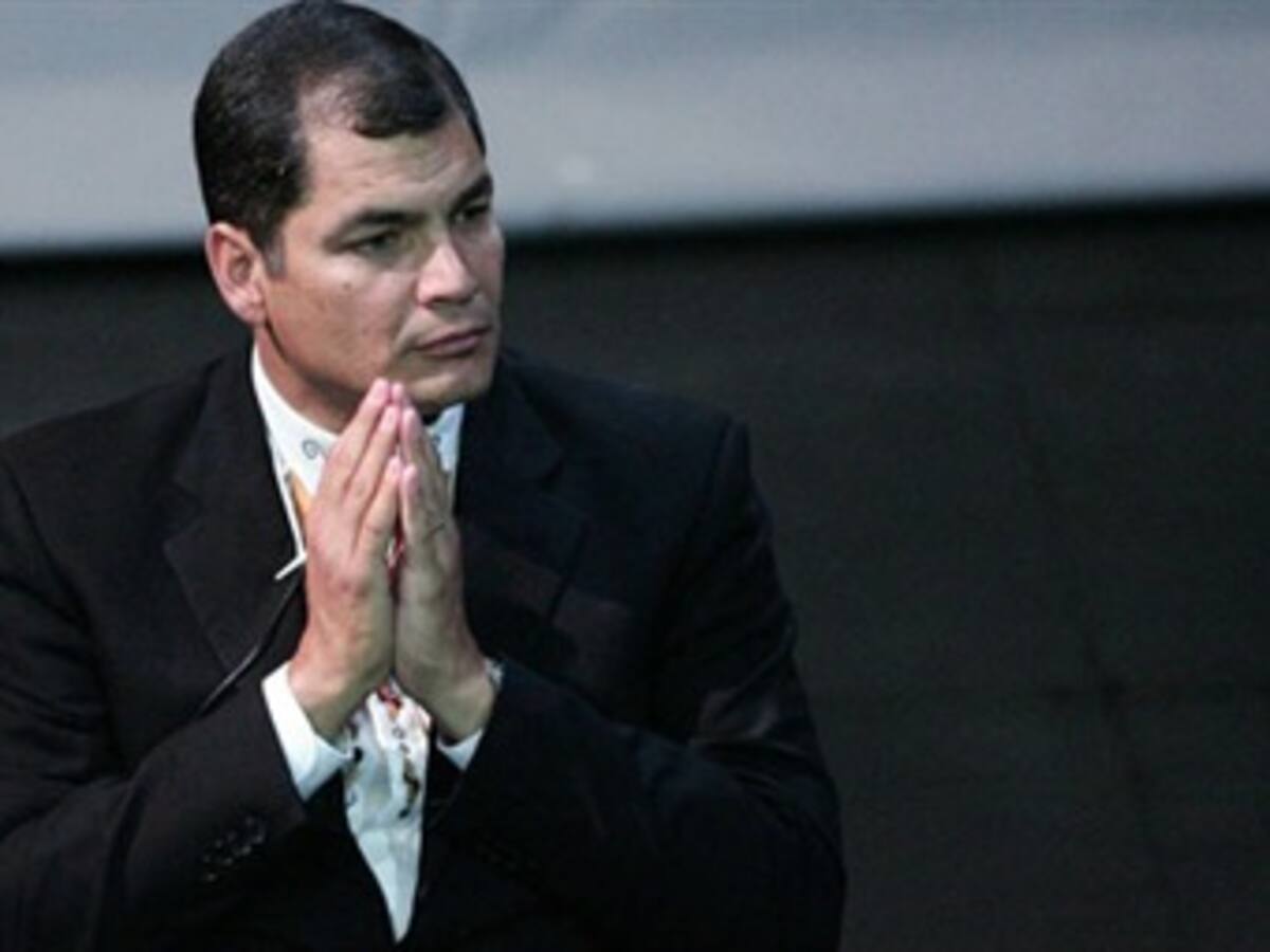 Correa espera que en Colombia haya una 'salida pacífica' al 'conflicto armado'