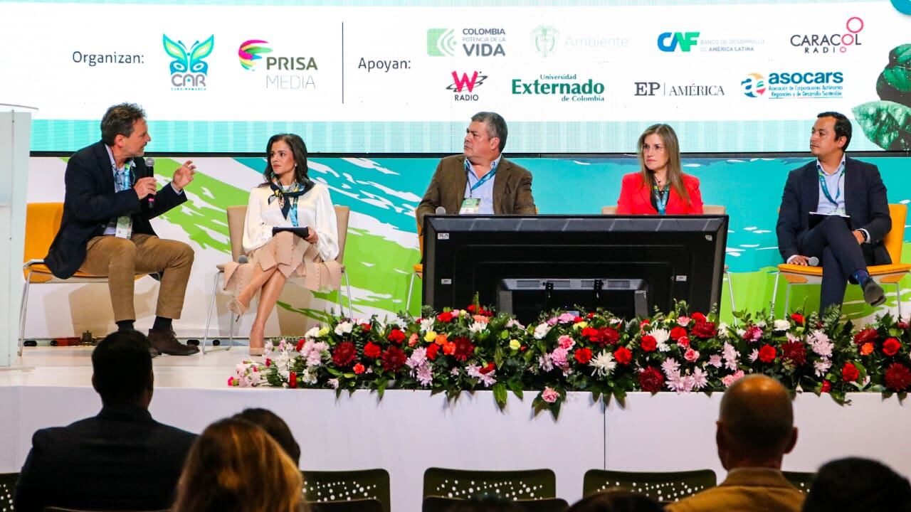 Retos y oportunidades de la transición energética en Colombia: expertos opinan.