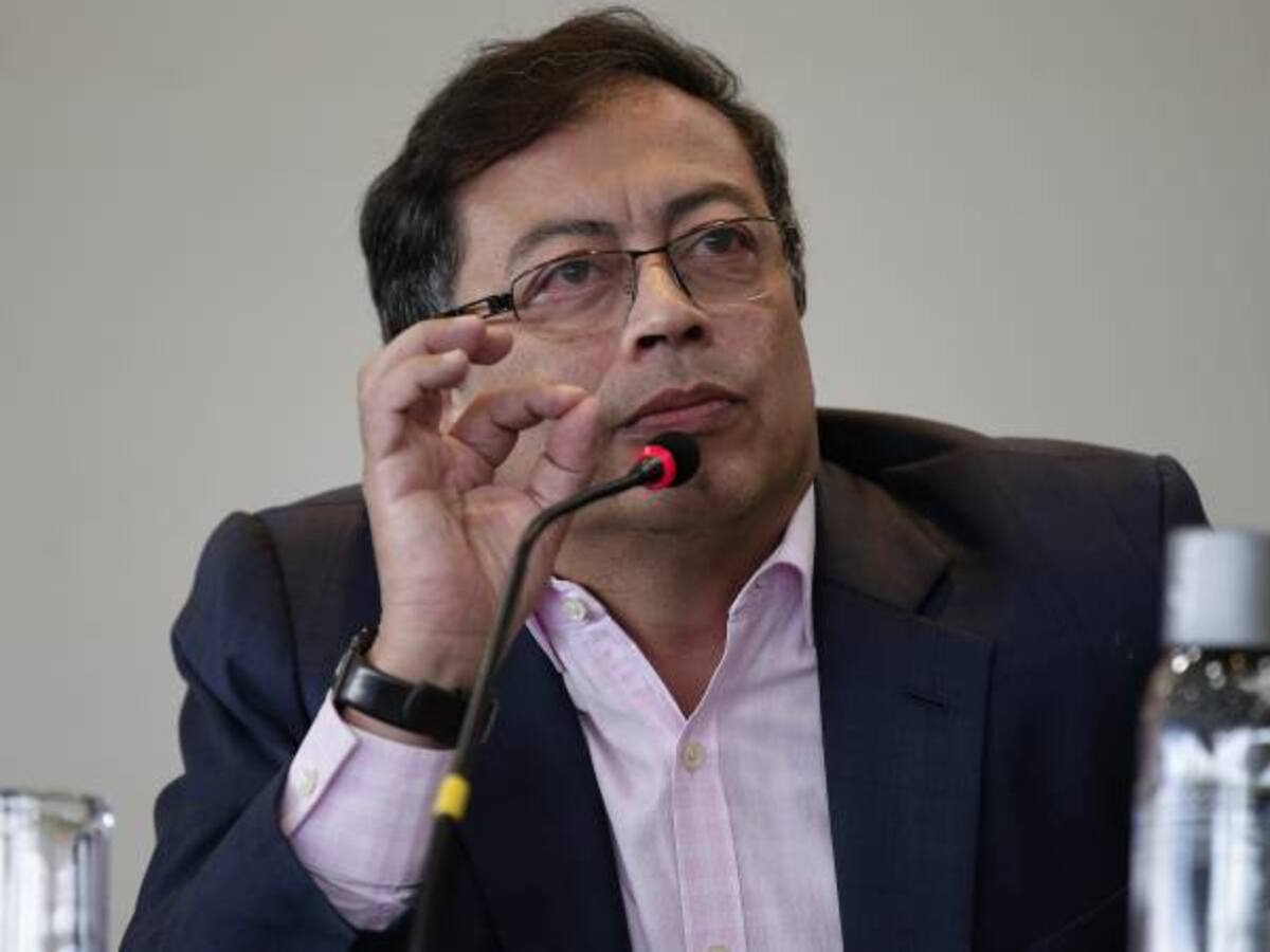 Contraloría sanciona al ex alcalde Gustavo Petro por esquema de aseo en Bogotá