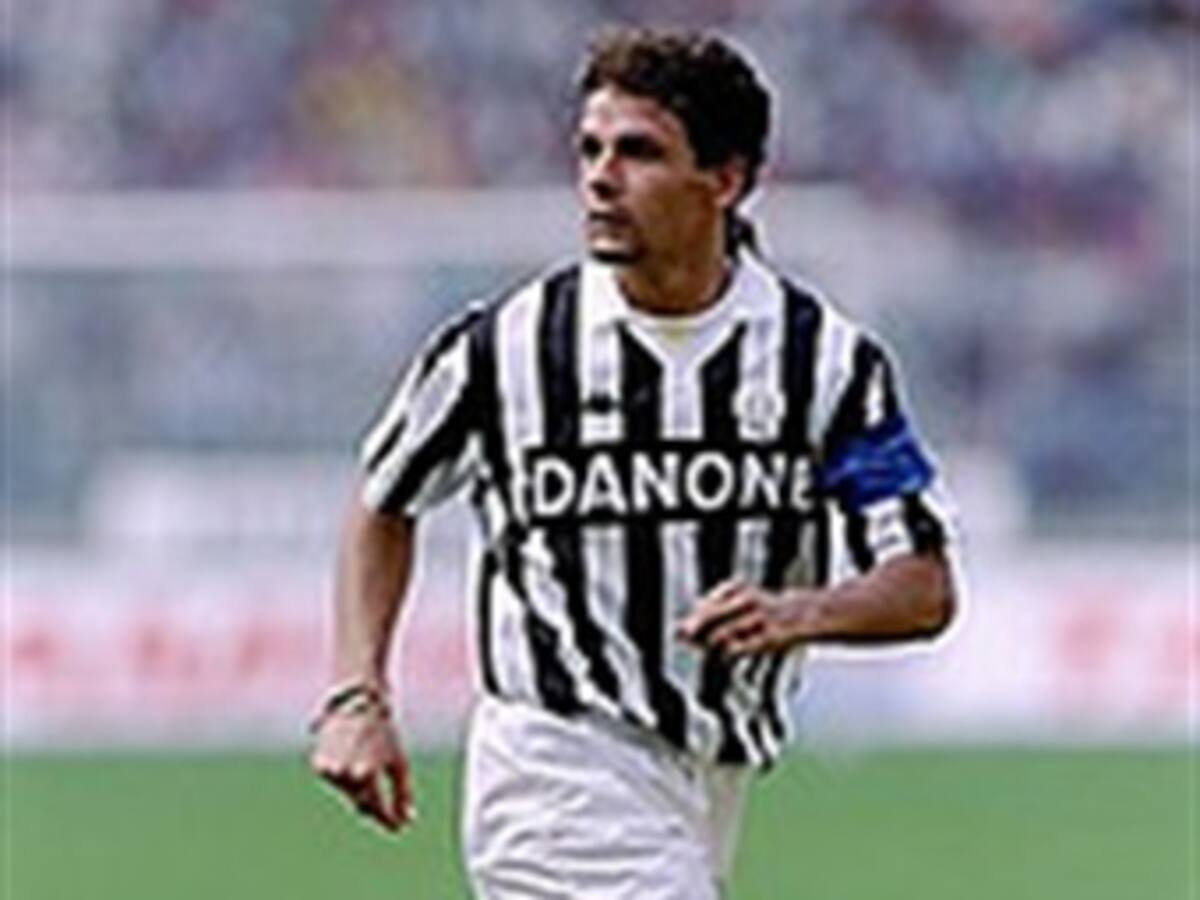 EFEMÉRIDE 28 DE ABRIL 2004/ Se retira el futbolista italiano Roberto Baggio