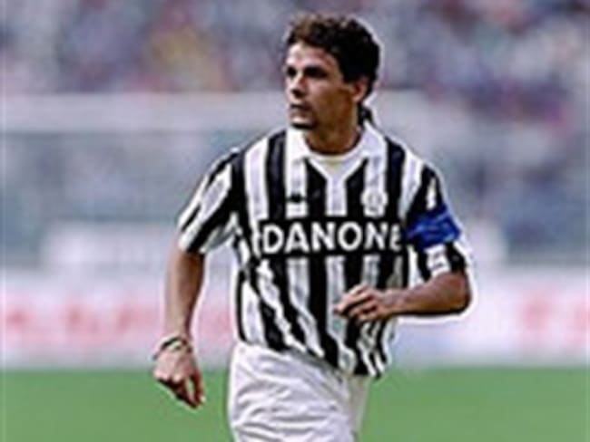 EFEMÉRIDE 28 DE ABRIL 2004/ Se retira el futbolista italiano Roberto Baggio
