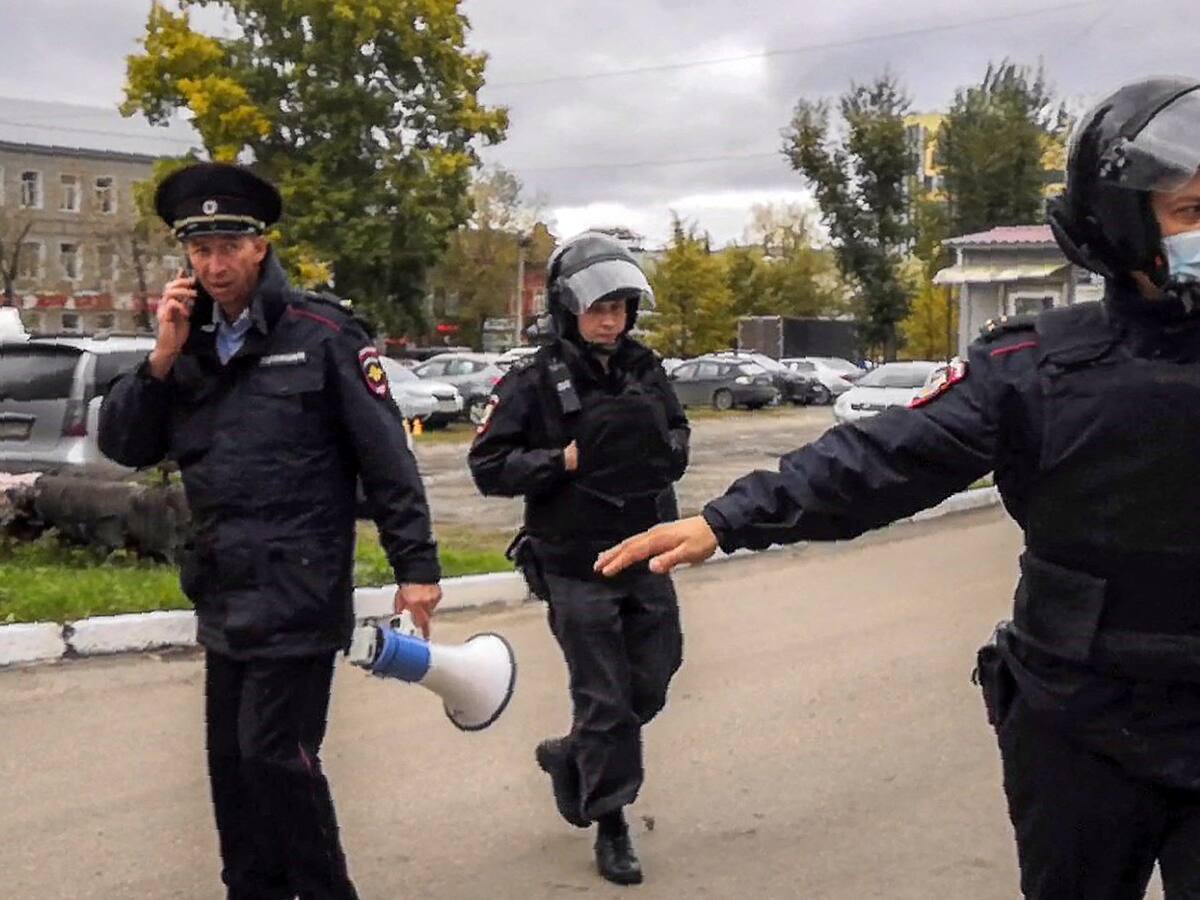 Al menos 15 muertos, entre ellos varios niños deja un tiroteo en escuela de Rusia