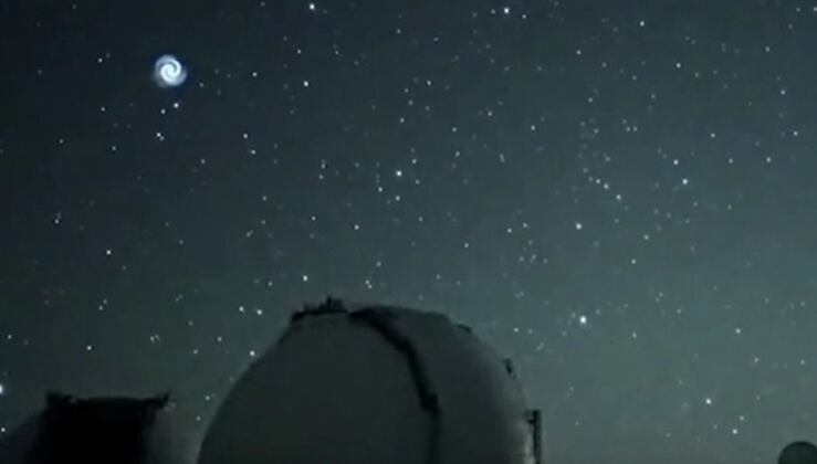 Espiral azul en el cielo de Hawái. Foto: Observatorio Astronómico Nacional de Japón