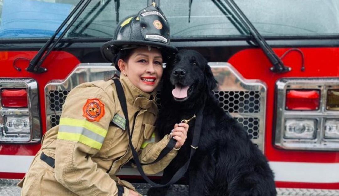 Fito se jubila tras 11 años de servicio en el cuerpo de Bomberos de Bogotá. 