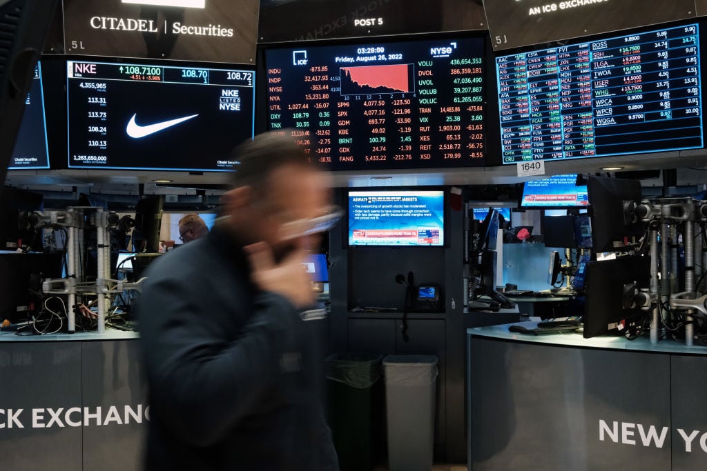 Traders work on the floor of the New York Stock Exchange (NYSE) on August 26, 2022 in New York City. The Dow Jones Industrial Average dropped more than 1000 points following a speech by federal Reserve Chairman Jerome Powell that the Fed will again raise interest rates as inflation continues to drag on the American economy. (Photo by Spencer Platt/Getty Images)