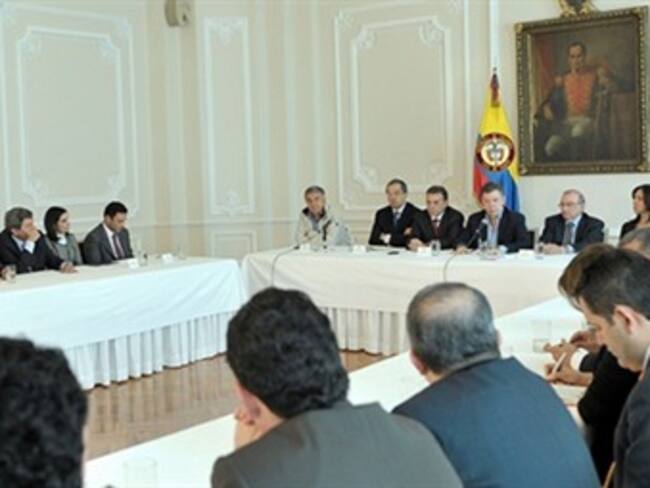 No es decisión de Timochenko que Santos se reelija: Comisión de Paz