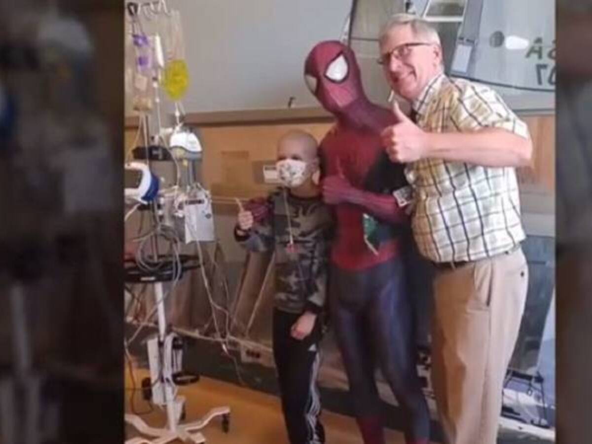 El Spiderman que visita a los niños de los hospitales