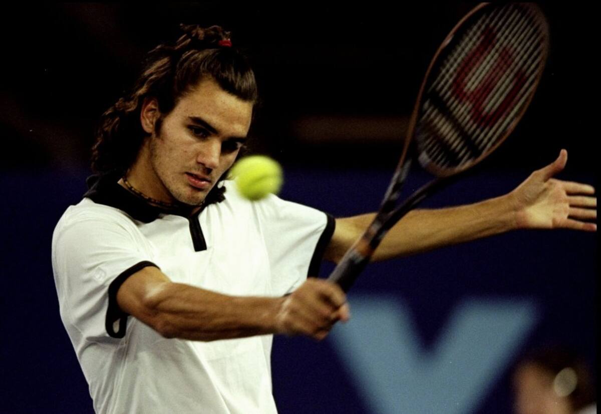 Federer Juega un revés durante la AXA Cup 2000 en el London. 22 Febrero 2000.