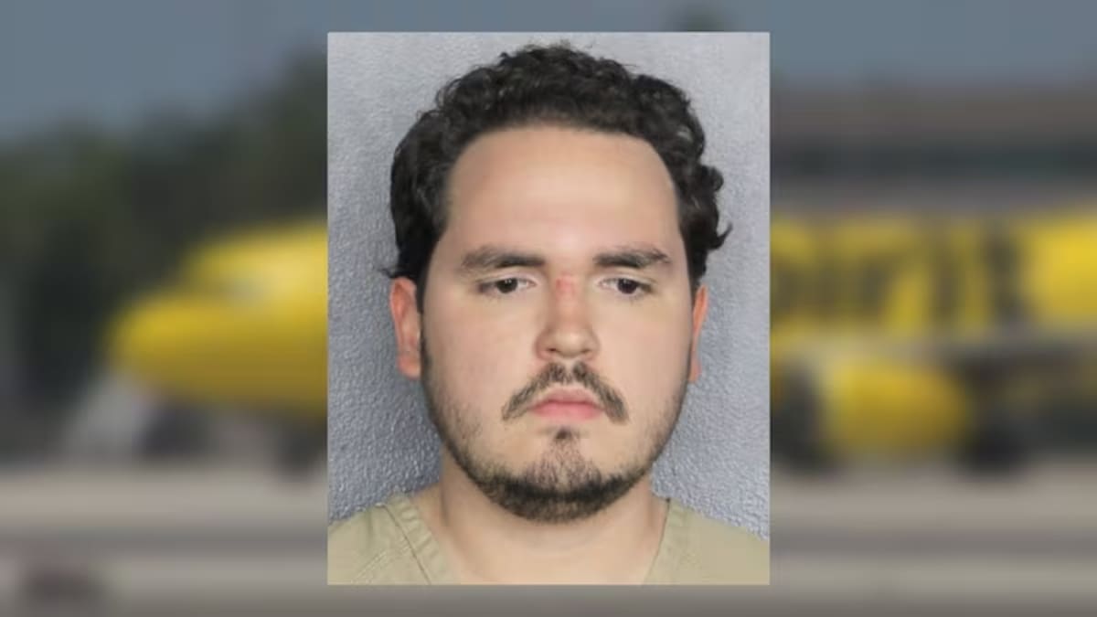 Colombiano es detenido en EE. UU. tras vandalizar avión en el que iba a ser deportado