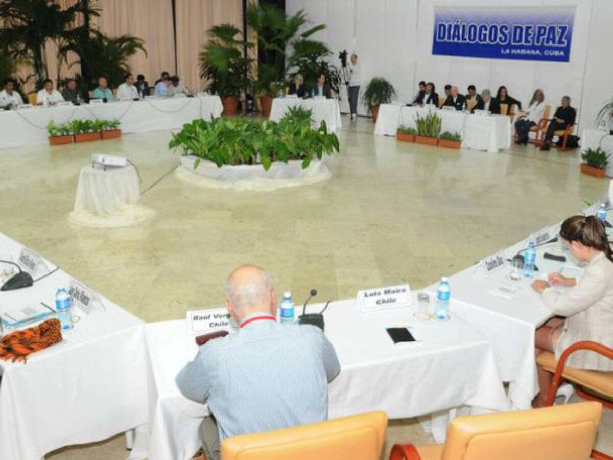 Es apropiado que las Farc emitan su concepto a la Corte sobre el proceso de paz: exfiscales