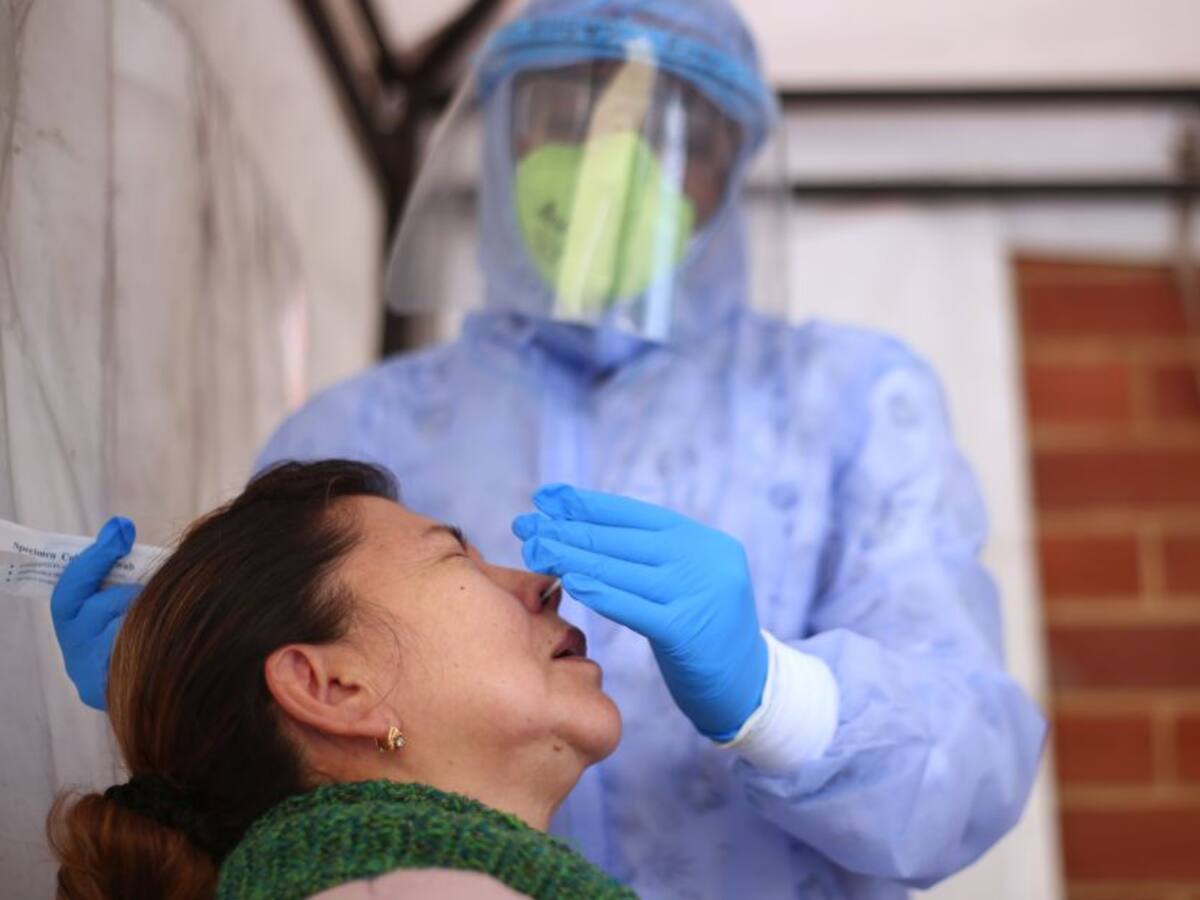 Reducción de 14 a 7 días de aislamiento y nuevo plan para toma de pruebas