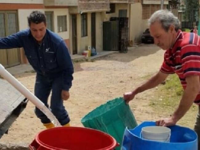 Con carrotanques suministrarán agua a colegios en Aratoca