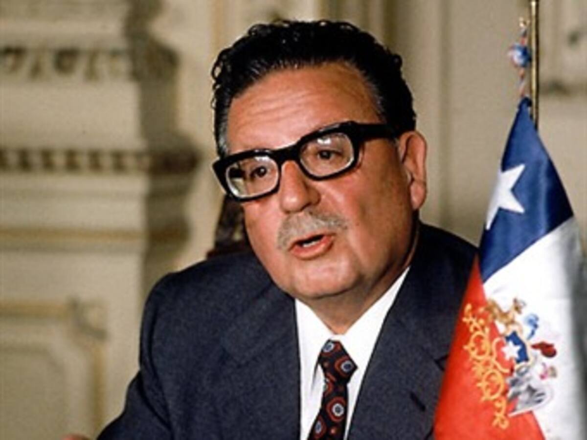 Peritaje confirma suicidio de presidente Allende en 1973