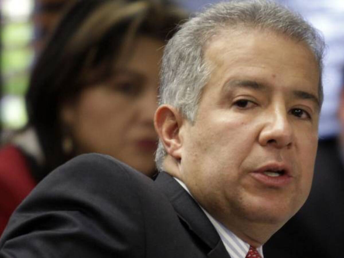 Ponencia de Bustos garantiza que proceso contra Uribe se quede en la Corte