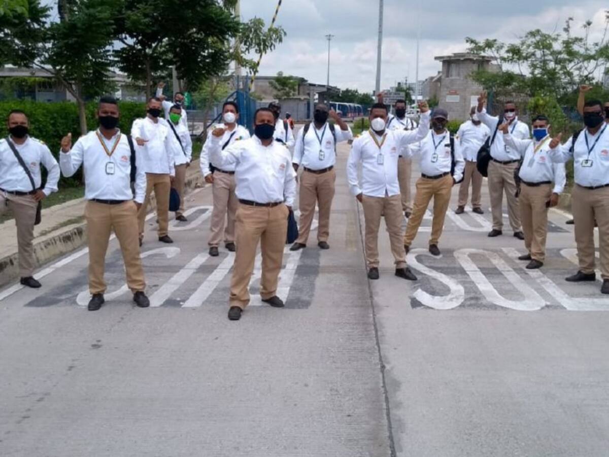 En Cartagena, conductores de Transambiental reclaman salarios