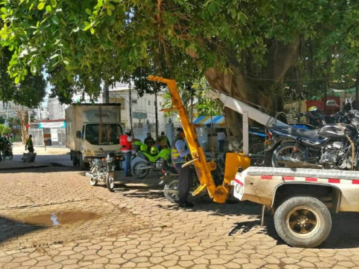 Inmovilizan 38 motos en Cartagena tras operativos contra parrillero hombre