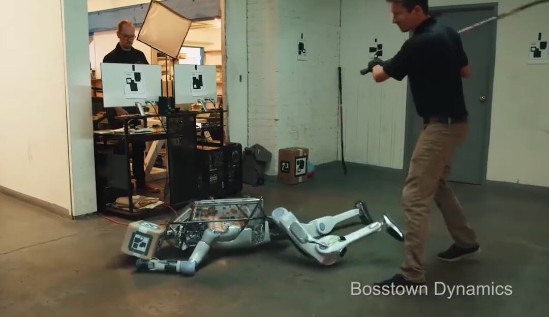 Maltrato y experimentación de Robots