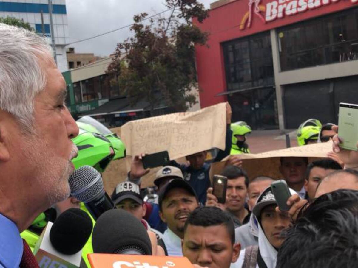 Duro careo entre Peñalosa y bicitaxistas