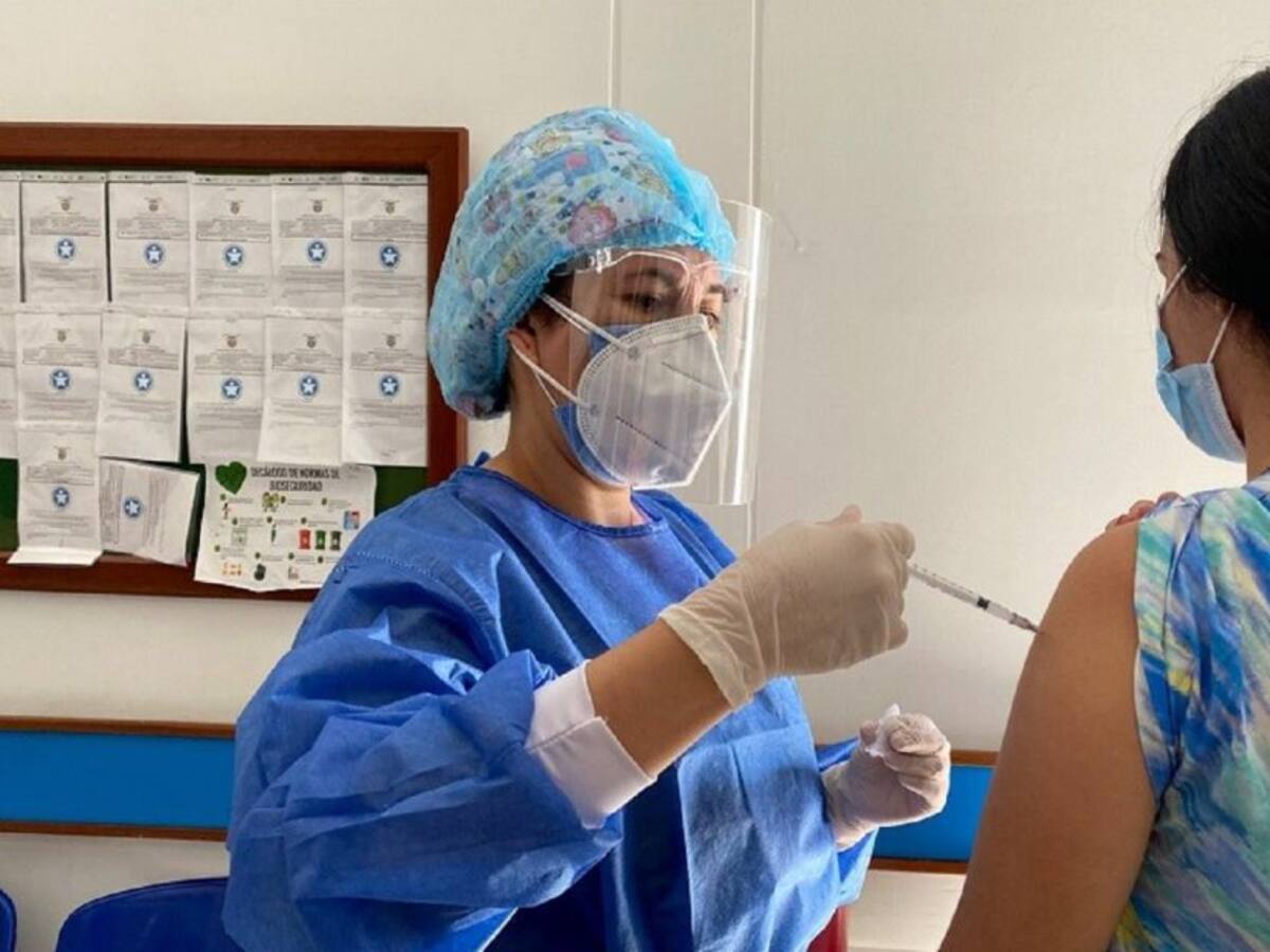 Desde hoy se aplica tercera dosis para jóvenes en Bucaramanga