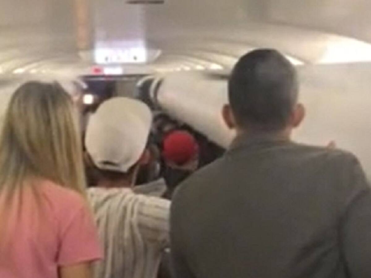 Hombres borrachos fueron bajados de un avión en Cartagena