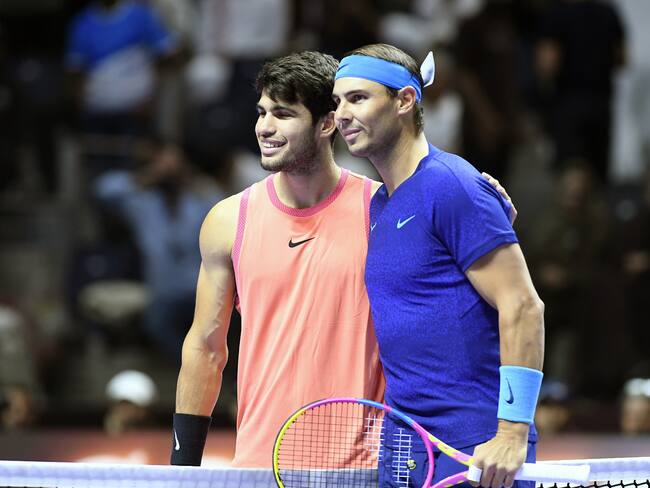 Riyadh (Saudi Arabia), 17/10/2024.- Rafael Nadal of Spain (R) and Carlos Alcaraz of Spain pose ahead of their match at the Six Kings Slam exhibition tennis tournament in Riyadh, Saudi Arabia, 17 October 2024. (Tenis, Arabia Saudita, España) EFE/EPA/STR