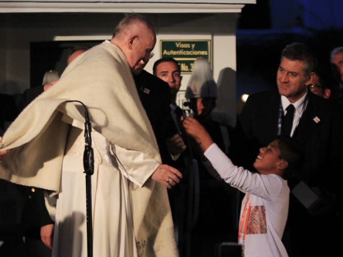 Brayan Fernández, el niño que le puso la ruana al papa Francisco