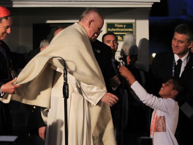 Brayan Fernández, el niño que le puso la ruana al papa Francisco