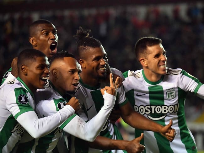 Atlético Nacional, jugadores celebran el gol. (Photo by Diego Ramos / AFP) (Photo by DIEGO RAMOS/AFP via Getty Images)