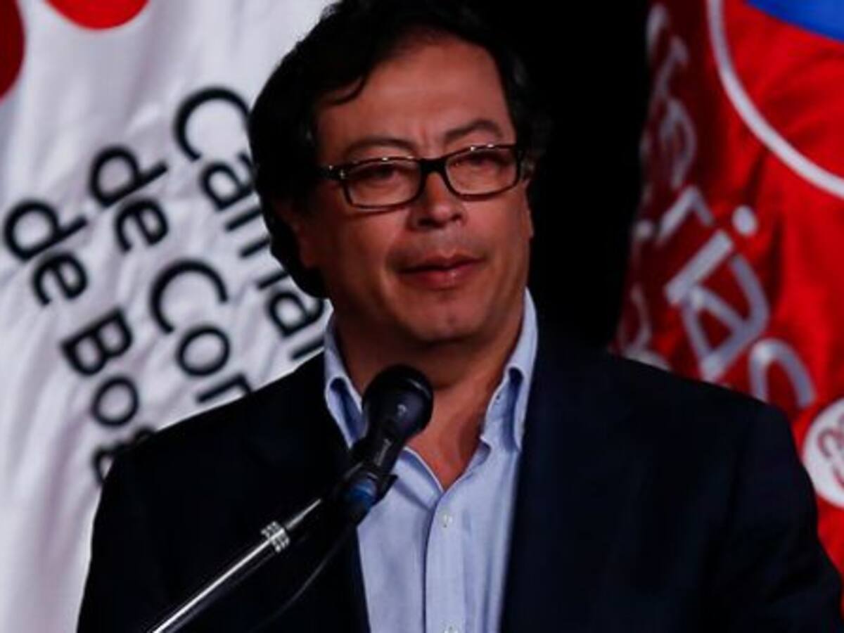 Petro, dispuesto a recibir en Bogotá a deportados de Venezuela