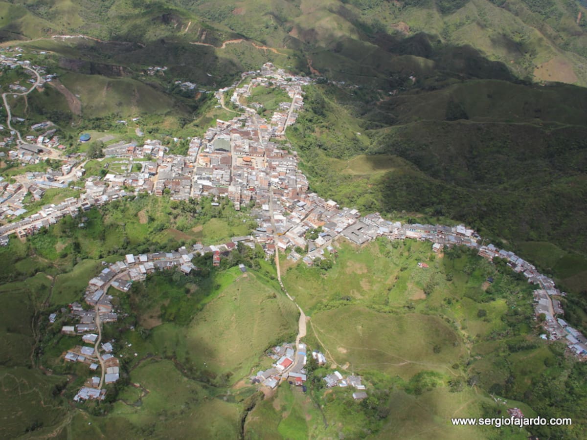 Piden intervención internacional tras muerte de dos jóvenes en un campo minado en Anorí, Antioquia