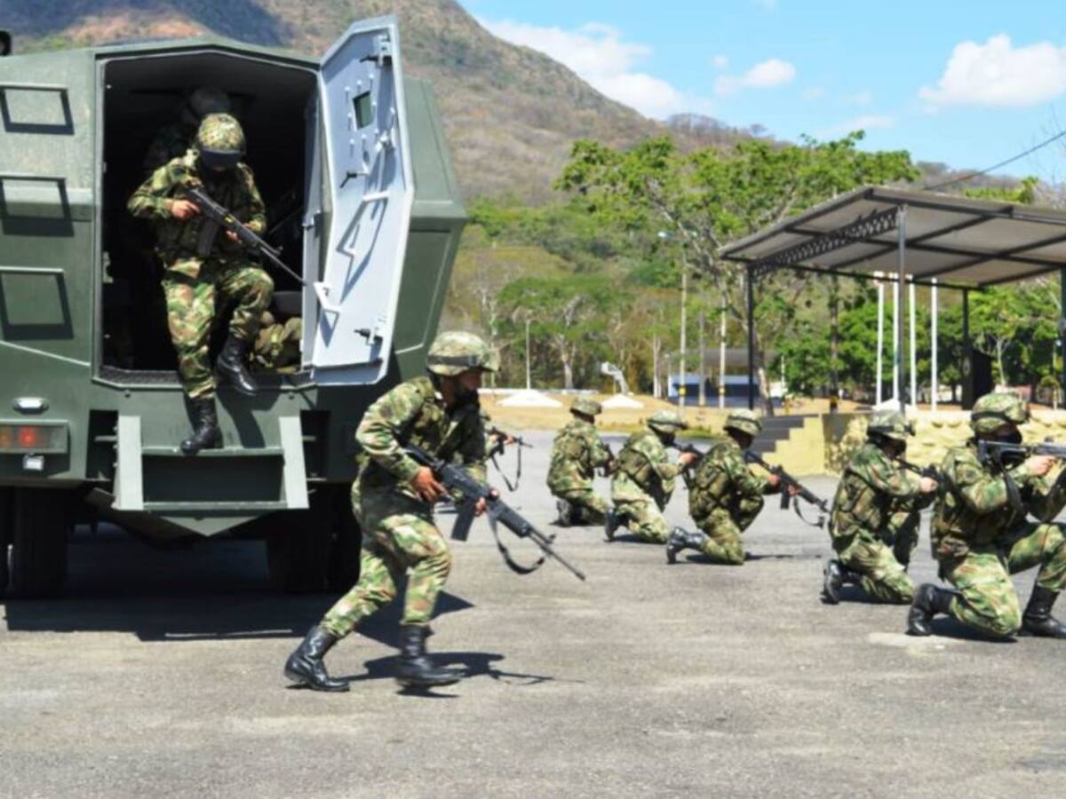 Masiva presencia militar en Arauca es estabilización: Mindefensa a Iglesia
