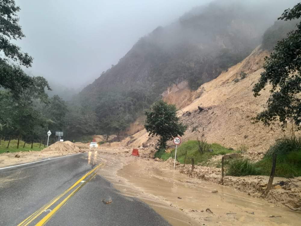 Cierre en municipio de Mutiscua por lluvias en Norte de Santander. Foto Autovía Bucaramanga Pamplona