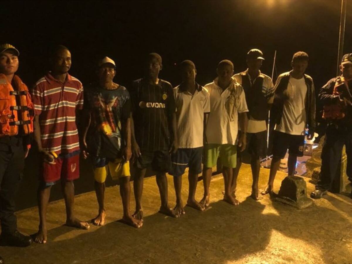 Armada rescata 7 náufragos en el Pacífico colombiano