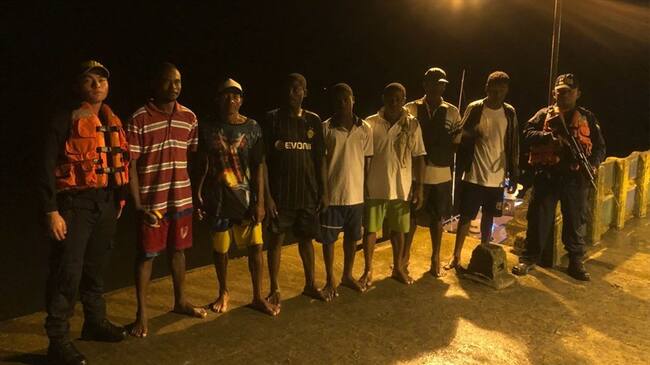 Hombres rescatados . Foto: Armada Nacional