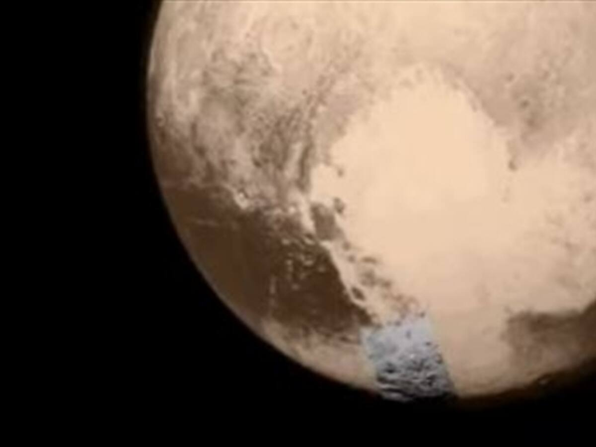 Video de la Nasa muestra que Plutón tiene montañas de agua helada