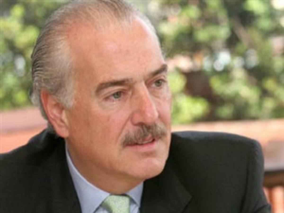 Pastrana afirma que el conservatismo se ha plegado al 'presidente-candidato'