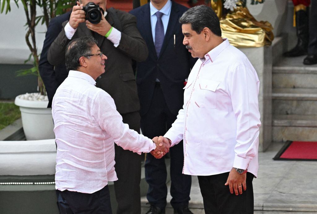 Encuentro entre los presidentes de Colombia, Gustavo Petro, y Venezuela, Nicolás Maduro. Foto: Federico Parra / AFP vía Getty Images