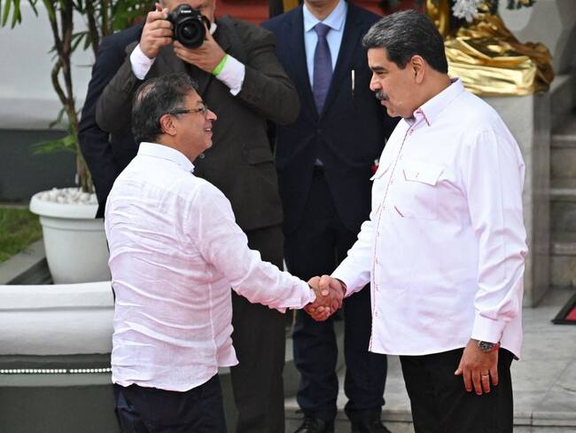 Encuentro entre los presidentes de Colombia, Gustavo Petro, y Venezuela, Nicolás Maduro. Foto: Federico Parra / AFP vía Getty Images